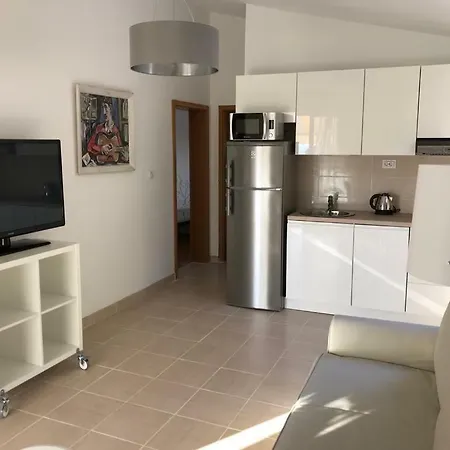 Apartment In Maslinica 70M From The Sea Exterior photo