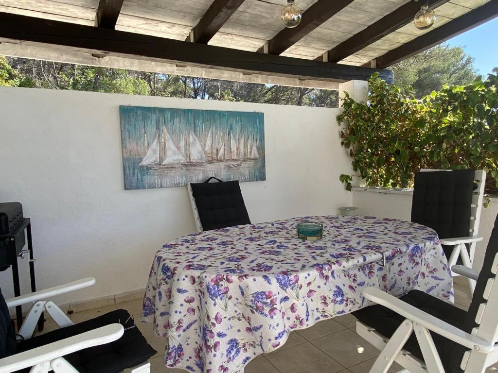 In 70m From The Sea Appartement Maslinica