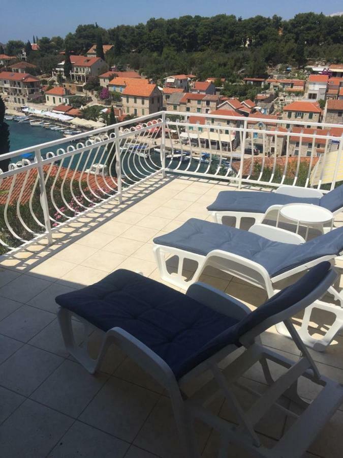 In 70m From The Sea Appartement Maslinica