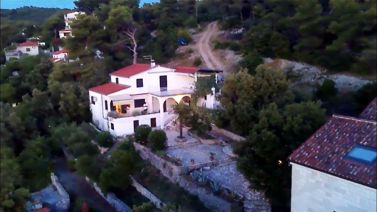 In 70m From The Sea Appartement Maslinica